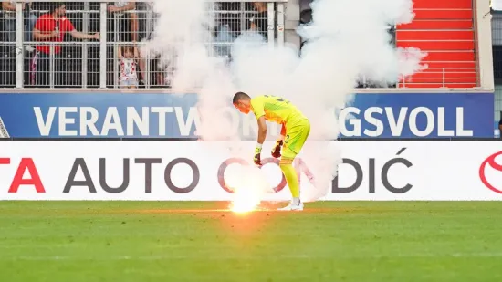 Je li ovo prijateljska utakmica? Igrači Hajduka u Linzu doživjeli skandiranje i baklje