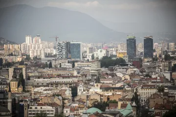 Hrvatska dobila packu u Sarajevu, ispred veleposlanstva osvanula - 'radioaktivna' bačva