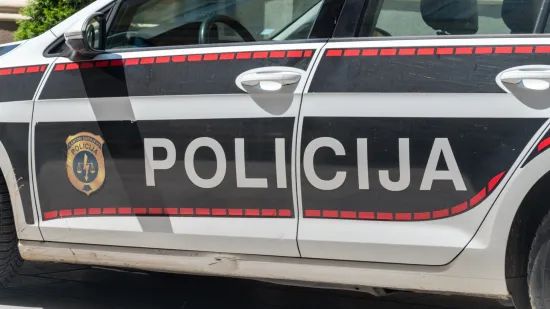 U većinski hrvatskom mjestu pucali iz auta na kojem je zastava s arapskim slovima: Mještani uznemireni