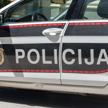 U većinski hrvatskom mjestu pucali iz auta na kojem je zastava s arapskim slovima: Mještani uznemireni