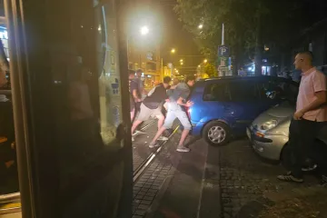 Izlazak koji se zamalo nije dogodio! Nekom 'genijalcu' auto 'pobjegao', ali onda se pojavila grupa mladića