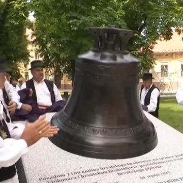 Vinkovački 'Big Ben' ponovno pred svojom crkvom: 'Drago mi je da vratilo u punom sjaju'