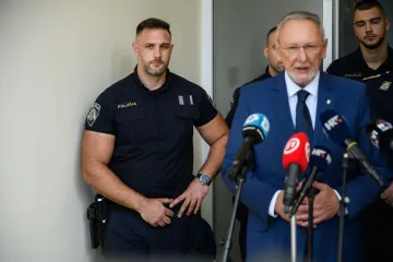 Markantni policajac osvojio žene na internetu, padaju ponude: 'Gdje ovaj gospodin kažnjava?'
