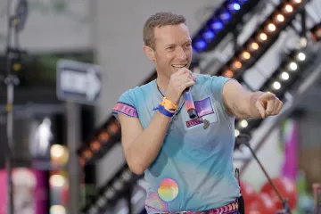Poslije skandala Chris Martin na šaljiv način upozorio fanove da paze na kamere