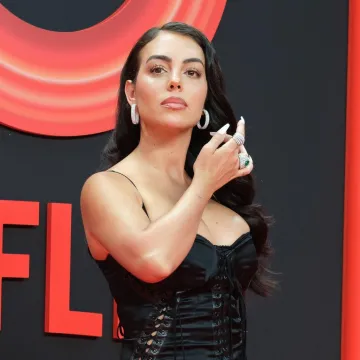 Ronaldova žena otišla u crkvu skandalozno obučena, fanovi zgroženi: 'Sljedeći put pokrij ramena'