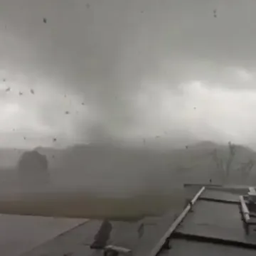 Tornado opustošio zračnu luku: Snimke lede krv u žilama