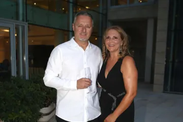Rijetko je viđamo, a sada je zablistala: Thompsonova supruga oduševila izgledom