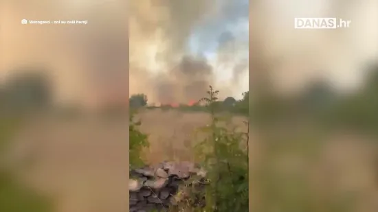 Veliki požar kod Đevrske: Pogledajte s kakvom se buktinjom bore vatrogasci