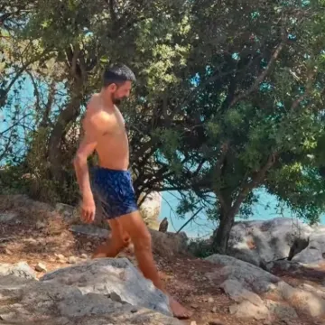 Đoković bos hoda po Mljetu: 'Moramo mu neke sandale kupiti, kliže okolo kao da je na travi Wimbledona'