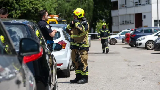 Usred noći planuo krov policijske postaje u Novoj Gradiški! Intervenirali vatrogasci i HEP