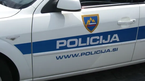 Muškarac (86) upozorio na krađu i dobio šakom u glavu: Policija pronašla kradljivce