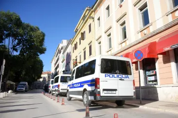 U dvorištu vrtića rastegnuli šator, alarmirana policija ali i dezinsekcijska služba