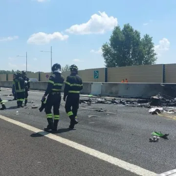 Mikrolaki avion pao na autocestu: Ima mrtvih, ljudi u automobilima prolazili kroz plamen