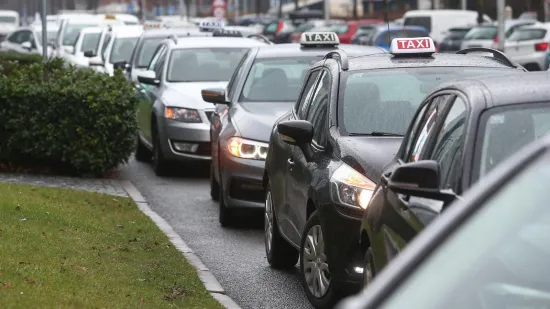 Naručio taksi u Zagrebu, a onda ga taksist pokrao...