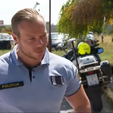 Zgodni hrvatski policajac bacio udicu, žene lude za njim: 'Ne mogu ga prestati gledati'