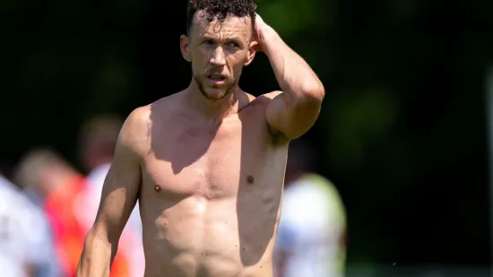 Perišić pokazao trbušnjake i isklesano tijelo, a jednim potezom je oduševio sina srpske legende