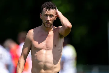 Perišić pokazao trbušnjake i isklesano tijelo, a jednim potezom je oduševio sina srpske legende