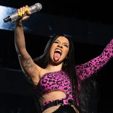Žena tuži Cardi B i traži masnu odštetu: 'Pogodila me mikrofonom!'