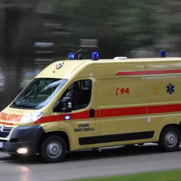 Mladić (18) plutao bez svijesti u moru kod Pule: Prevezen je u bolnicu