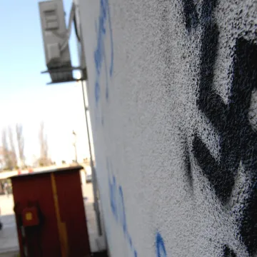 Osvanuli kukasti križevi na zgradama hrvatskog grada, hoće li kamere otkriti počinitelja?