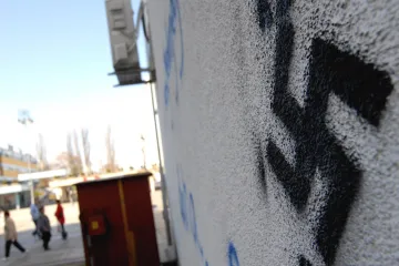 Osvanuli kukasti križevi na zgradama hrvatskog grada, hoće li kamere otkriti počinitelja?