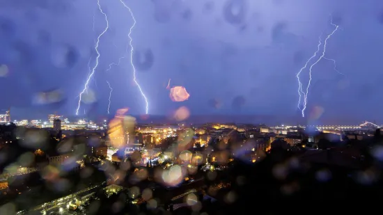 Posljedice nevremena: Voda ulazila u kuće, grom izazvao kvarove, padala stabla
