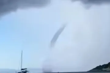 Pijavica na Visu, pogledajte snimku: 'Kao mali tornado, spuštala se iz oblaka'