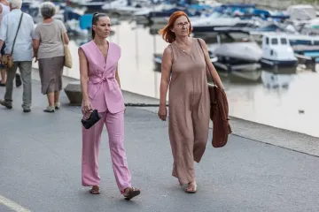 Odmjerena i elegantna: Dama u rozom izazvala divljenje prolaznika na ulicama Osijeka