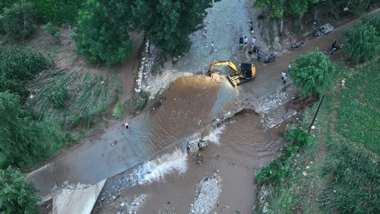 Četvero poginulih, osam nestalih: Zbog jakih kiša, nastalo klizište