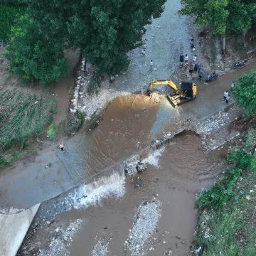 Četvero poginulih, osam nestalih: Zbog jakih kiša, nastalo klizište