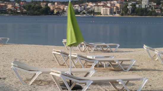 'Pukla' im sezona? Krenula međusobna optuživanja: 'Dva pomfrita 16 eura, dvije ležaljke 200 eura'