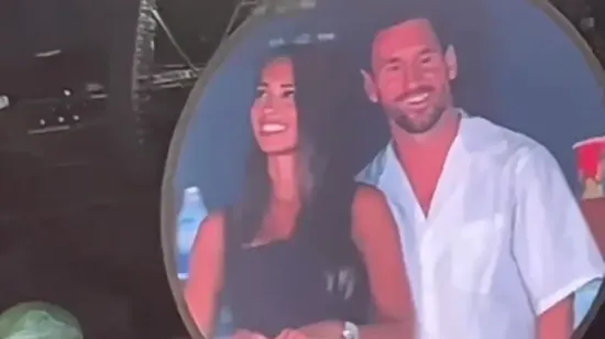 Društvene mreže gore: Messija uhvatila 'Kiss Cam' zajedno sa suprugom, ovako je regirao