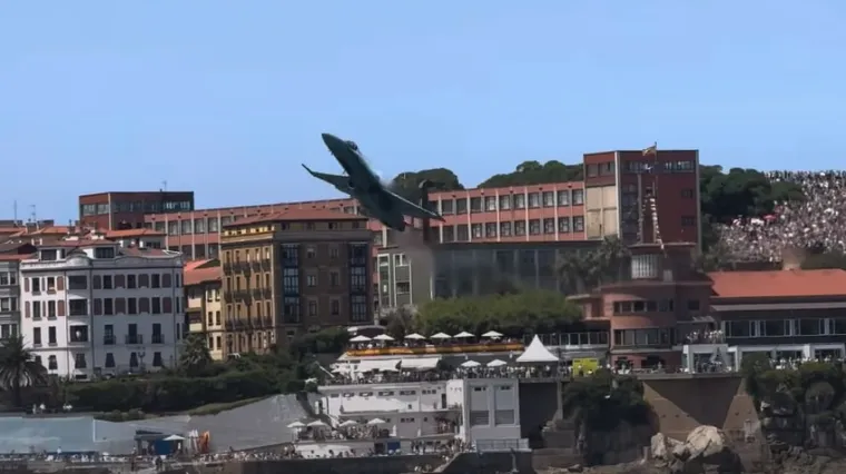 Zamalo se s borbenim zrakoplovom zabio u gledatelje na plaži, spriječio je tragediju u zadnji čas!
