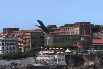 Zamalo se s borbenim zrakoplovom zabio u gledatelje na plaži, spriječio je tragediju u zadnji čas!