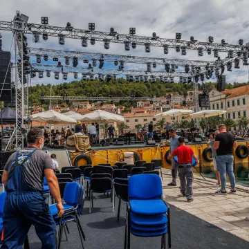 Pripreme za 'Trag u beskraju': Poznata lica pjevat će Oliveru u čast, ovako je izgledala proba
