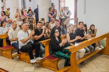 U velolučkoj crkvi pjevali Olivera: Njegova supruga i djeca u prvom redu