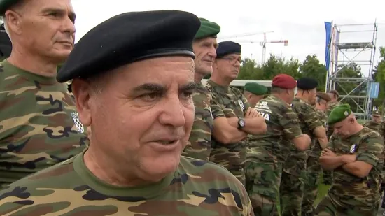 Čekajući mimohod branitelji se prisjetili Oluje: 'Prekrižiš se, zagrliš suborca i nema nazad'