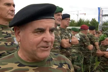 Čekajući mimohod branitelji se prisjetili Oluje: 'Prekrižiš se, zagrliš suborca i nema nazad'