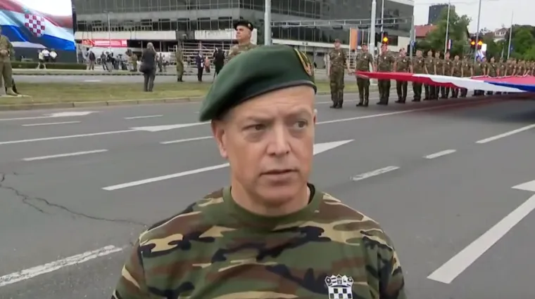 Na vojnom mimohodu svi pod istom zastavom: Od ratnih heroja do novih naraštaja