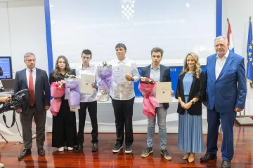 Petice, cvijeće i bogate nagrade: Najbolji maturanti zasluženo pokupili sve!