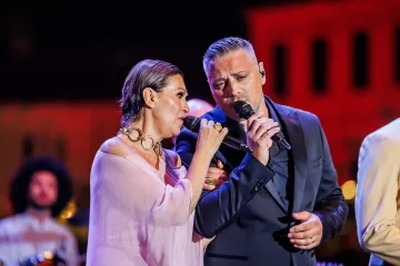 Vela Luka sinoć gorjela uz Oliverove hitove: Evo tko je sve zapjevao u njegovu čast