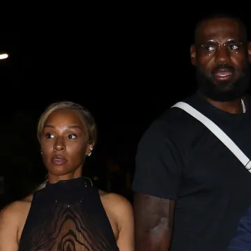 LeBron u drugom planu, njegova supruga je obukla prozirnu haljinu: 'Sve je pokazala!'