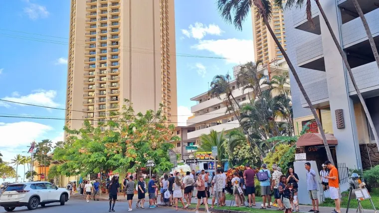 Par iz susjedstva zarobljen u hotelu na Havajima dok cunami prijeti obali: 'Sirene, evakuacija, kaos'