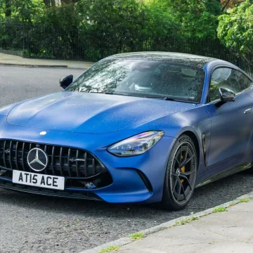 Policija uhitila vozača Mercedesa: Ono što su mu pronašli u gaćama sve je šokiralo
