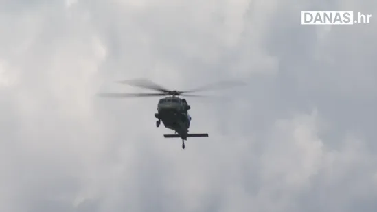 Vojni helikopteri i Rafalei zagrmjeli nebom: Pogledajte spektakularne prizore nad Zagrebom