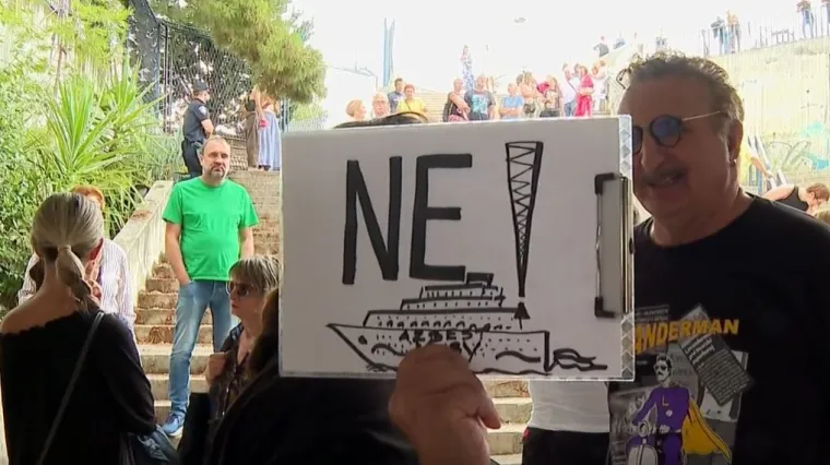 Splićani ogorčeni, brod s 350 tona azbesta uplovio u luku: Sprema se novi prosvjed