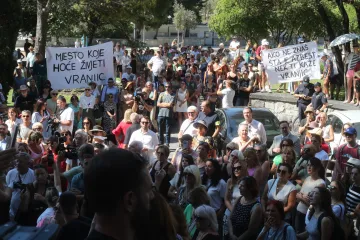 Stotine građana na prosvjedu protiv broda s azbestom: 'Tko je dozvolio da uđe u Hrvatsku?'
