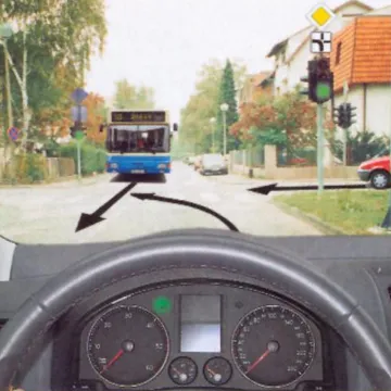Ovaj zadatak s ispita u autoškoli zbunjuje kandidate: Znate li vi tko ovdje ima prednost?
