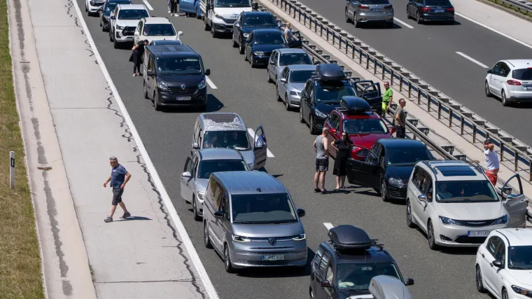 Kilometarske kolone na hrvatskim cestama, HAK izvijestio gdje su najveći čepovi
