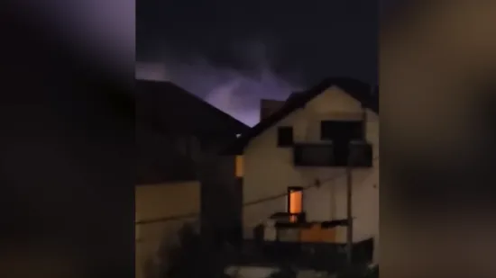 Gori kuća u Novom Zagrebu u kojoj žive strani radnici, vatrogasci na terenu